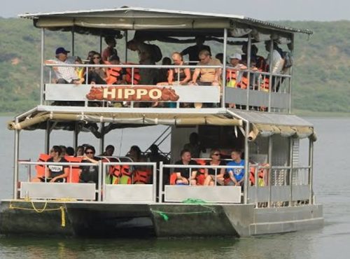 boat-cruise-in-queen-elizabeth-park